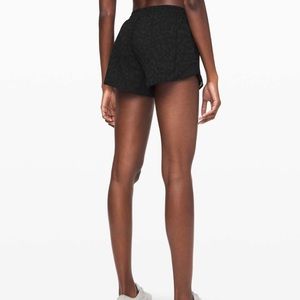 Lululemon Hotty Hot Short II *Long 4"